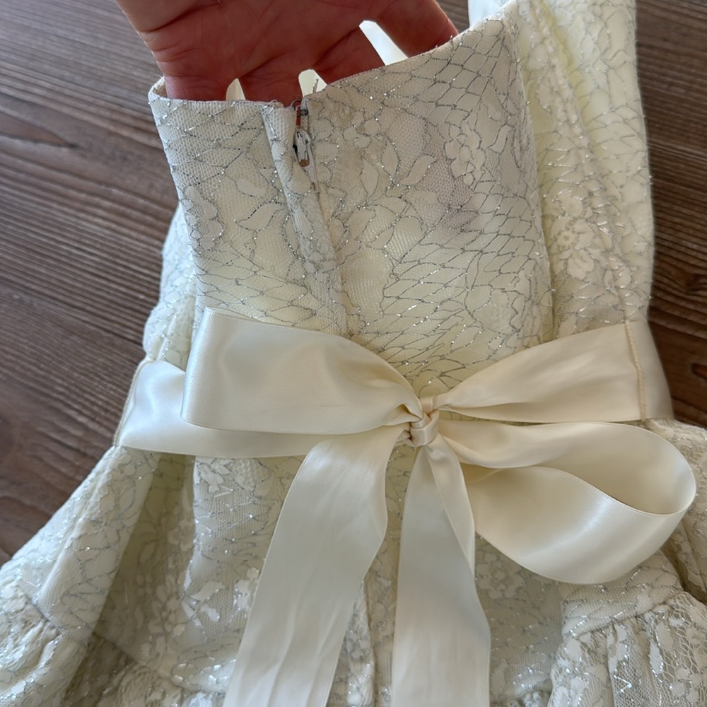 Stunning formal dress - Picture 4 of 7
